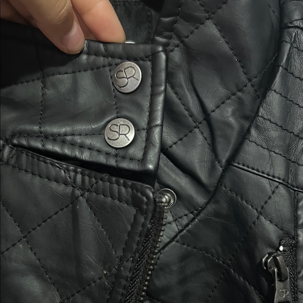Black Quilted Women's Vest - Picture 3 of 4